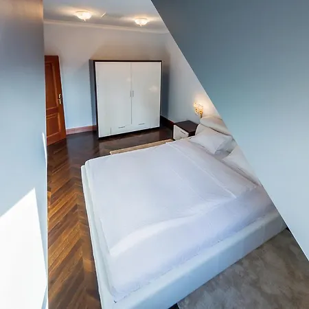 Penguin 2271 Apartment Wroclaw