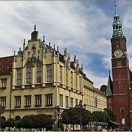 Penguin 2271 Apartment Wroclaw